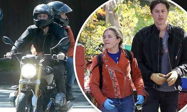 Florence Pugh - Zach Braff - Florence Pugh and Zach Braff hop on a motorcycle before donning gloves to pick up supplies in LA - dailymail.co.uk - Britain - state California - county Laurel - city Los Angeles - county Canyon