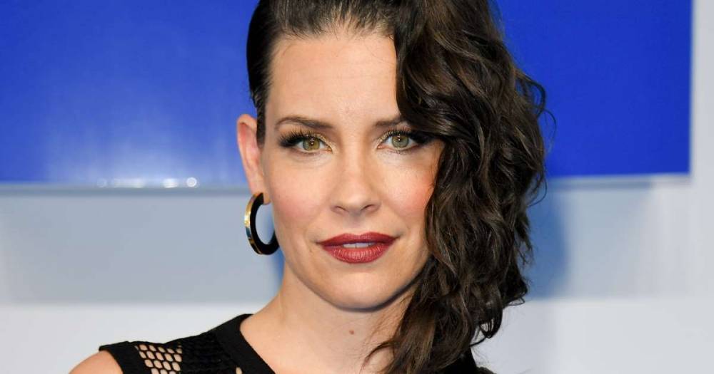 Evangeline Lilly - Evangeline Lilly apologizes after refusing to self-quarantine amid coronavirus pandemic - msn.com