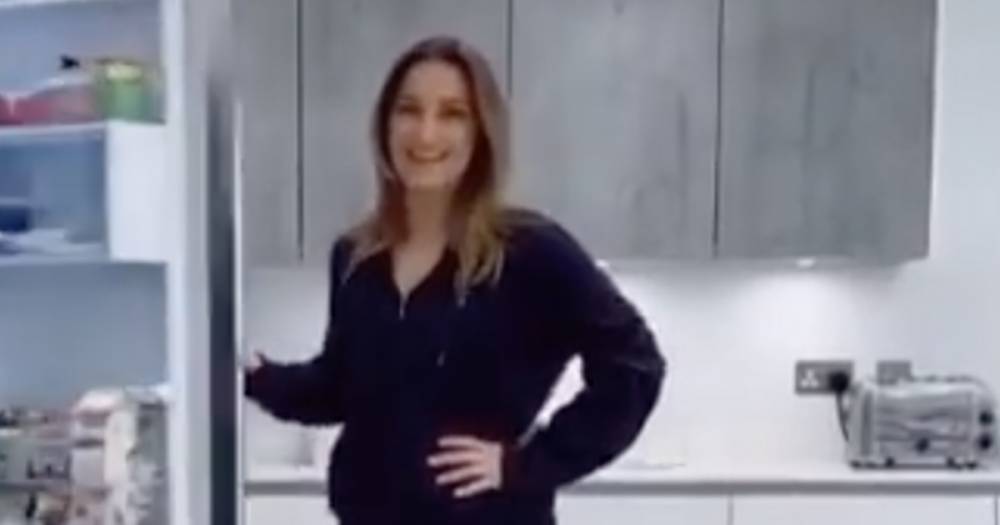 Sam Faiers - Sam Faiers gives first look inside new Surrey home as she shows off stunning minimalist kitchen - ok.co.uk
