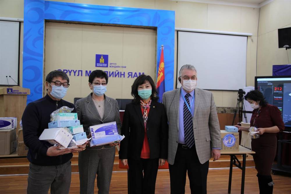 Supporting frontline workers in the COVID-19 response - who.int - Mongolia