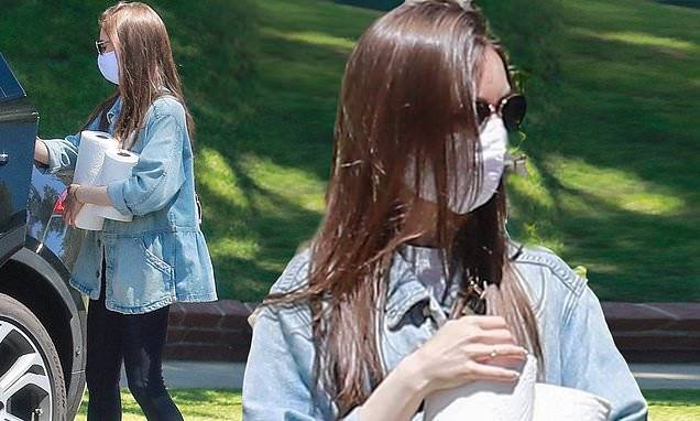 Lily Collins - Lily Collins has her arms full of toilet paper as she heads home from visiting relatives - dailymail.co.uk - Los Angeles - state California - city Los Angeles