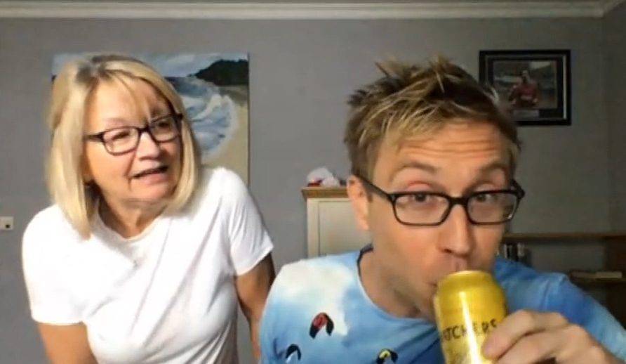 Lorraine Kelly - TV viewers shocked as Russell Howard swigs cider at 9.15am during interview with Lorraine Kelly - thesun.co.uk - Britain - Scotland - county Bath