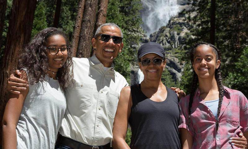 Barack Obama - Malia Obama and Barack’s father-daughter hike has dad inspired for Earth Day - us.hola.com - state California - state Nevada - county Park - county Sierra