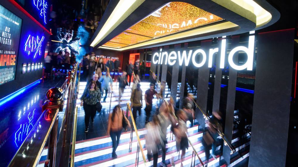Cineworld CEO Says Universal Tried to "Take Advantage" of Virus Crisis by Breaking Windows - hollywoodreporter.com - county Roberts