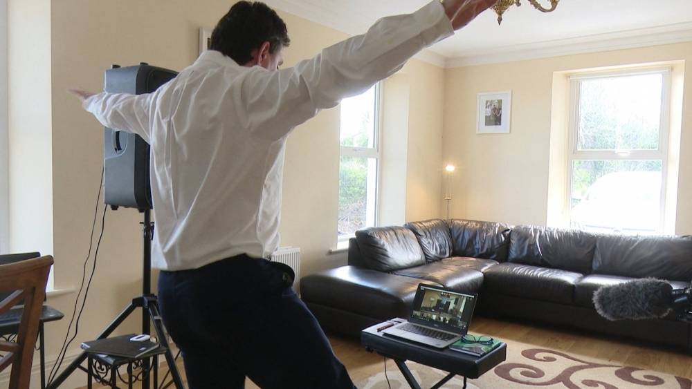 Set dancing classes get Parkinson's sufferers moving during lockdown - rte.ie - Italy - Ireland - city Dublin - county Clare