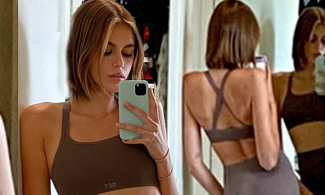 Kaia Gerber - Cindy Crawford - Kaia Gerber displays her supermodel skills by showing off her front and back in clever mirror selfie - dailymail.co.uk