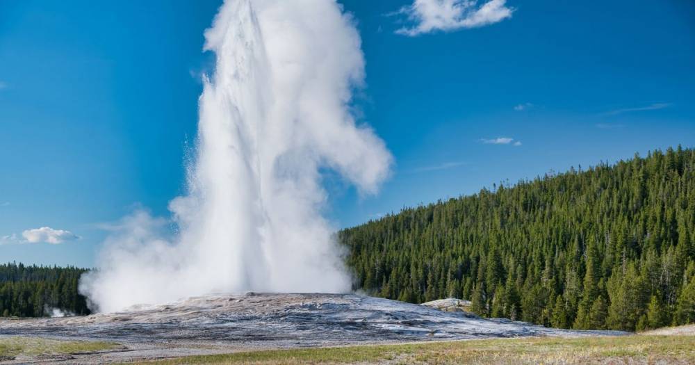 Woman falls into hot spring at closed Yellowstone National Park while taking pictures - mirror.co.uk - Usa - county Park - county Hot Spring - county Yellowstone - state Idaho