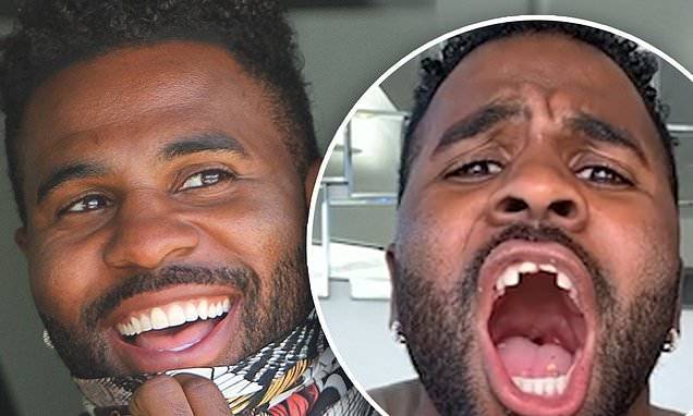 Jason Derulo - Jason Derulo shows off a perfect row of teeth... after pretending to chip his pearly whites - dailymail.co.uk - Los Angeles - state Florida