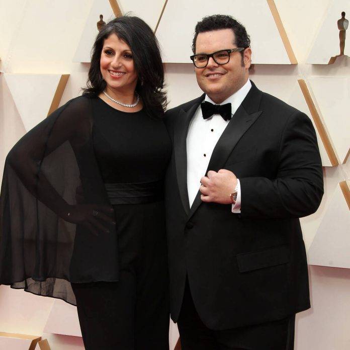 Josh Gad - Josh Gad wary of travelling abroad to work amid Covid-19 pandemic - peoplemagazine.co.za - Los Angeles