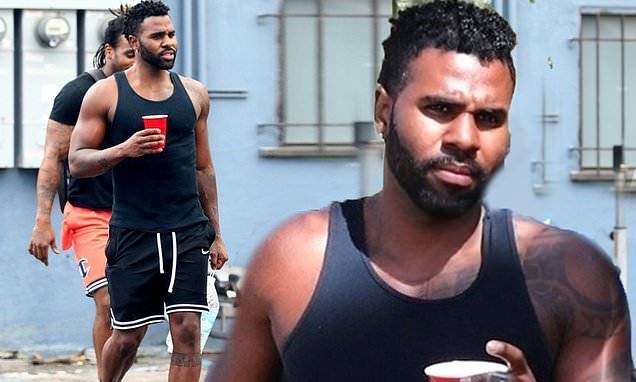 Jason Derulo - Jason Derulo shows off bulging biceps in tank top at the gym... as he is set to lead charity event - dailymail.co.uk - Los Angeles - city Los Angeles - Jordan