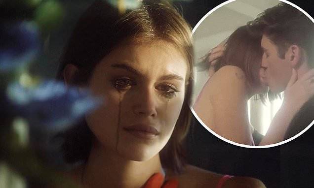 Kaia Gerber - Cara Delevingne - Kaia Gerber locks lips with actor Gregg Sulkin in tearful music video directed by Cara Delevingne - dailymail.co.uk - Britain