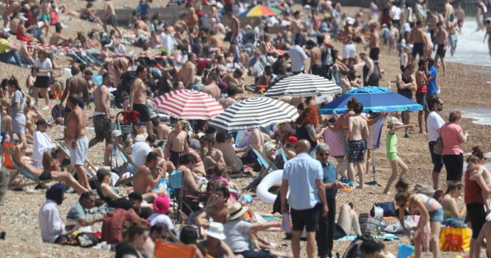 Boris Johnson - Dominic Cummings - Brits flock to beaches to enjoy Bank Holiday sun amid fears lockdown could collapse - mirror.co.uk - Britain - city Athens - city Brighton