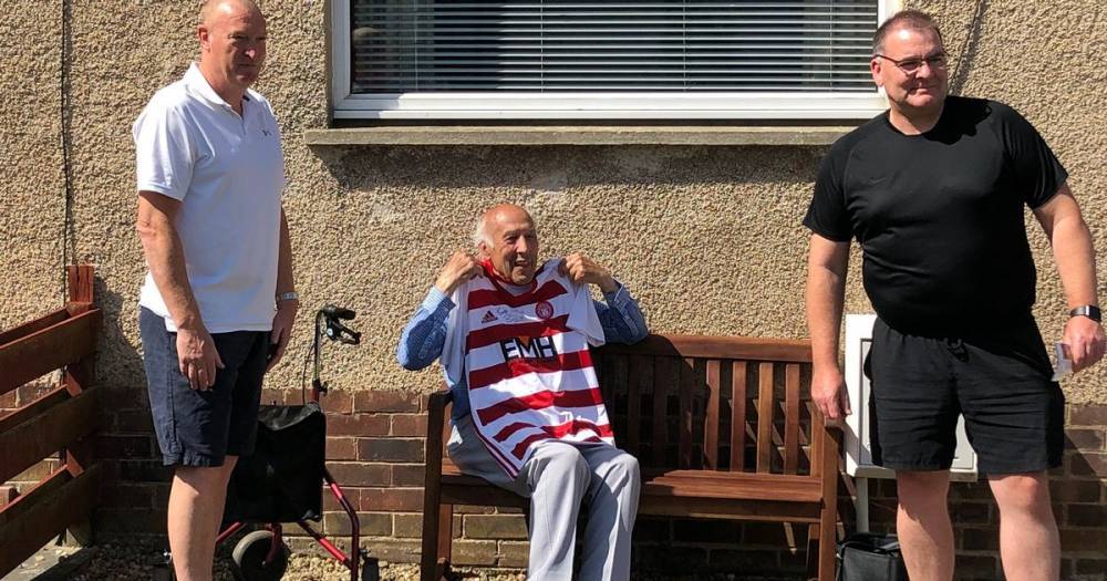 Hamilton Accies - Hamilton Accies boss presents top to 89-year-old fan who lost daughter to cancer - dailyrecord.co.uk