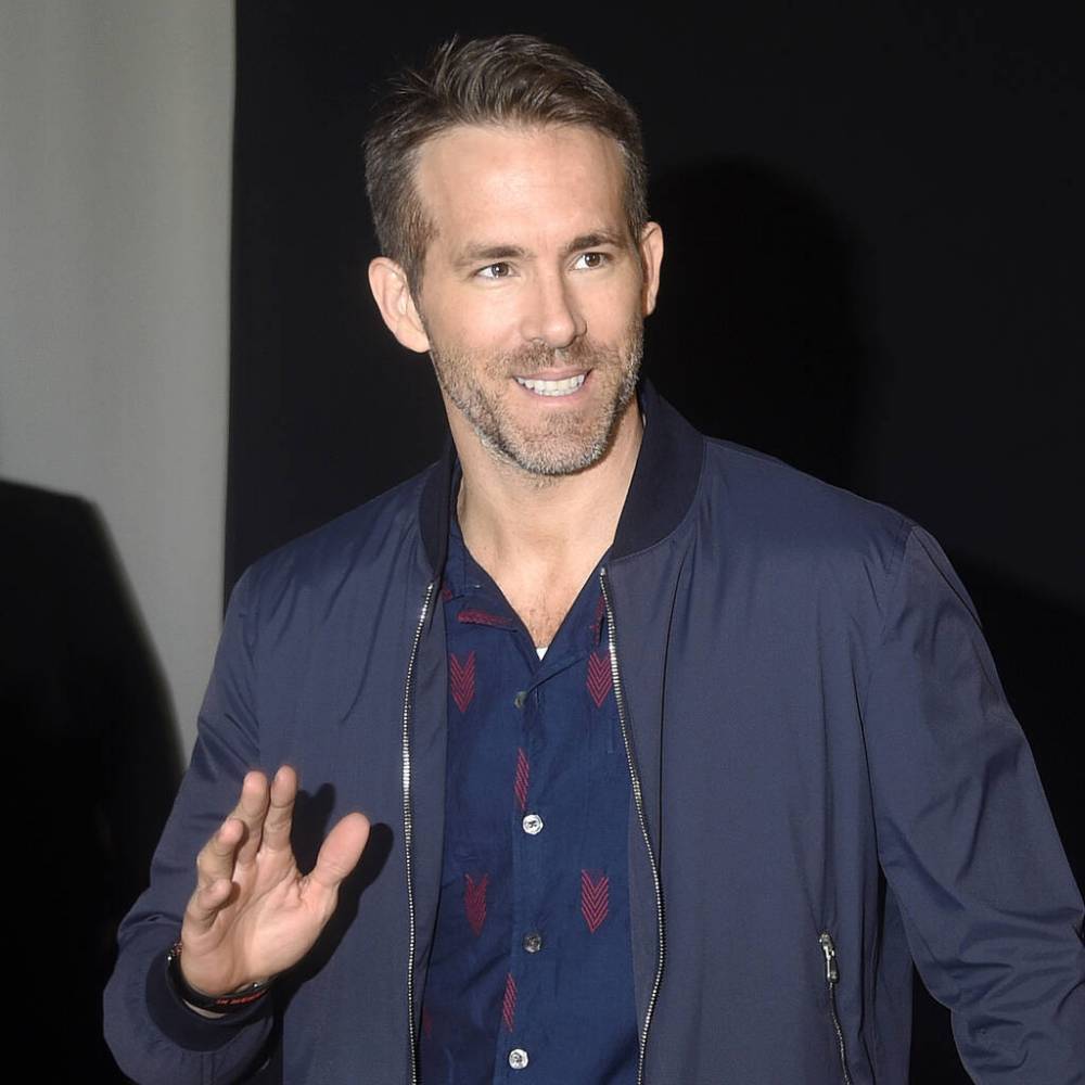 Ryan Reynolds - Ryan Reynolds gifts seniors at old high school free pizza in commencement speech - peoplemagazine.co.za - Canada - city Vancouver, Canada