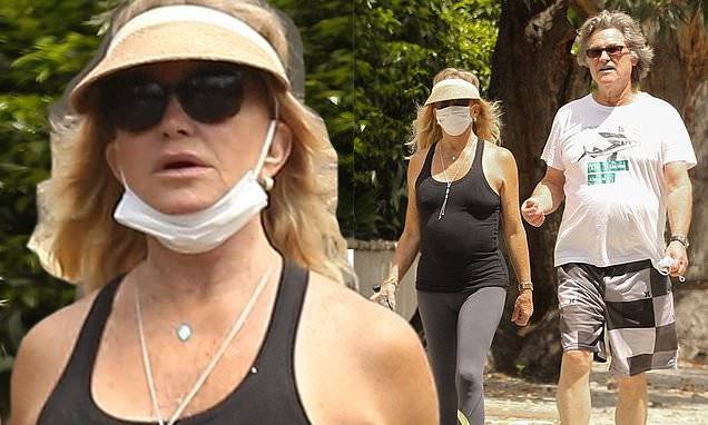 Goldie Hawn - Goldie Hawn and Kurt Russell brave the heat as they keep fit on a walk during quarantine break - dailymail.co.uk - Los Angeles - state California - city Los Angeles