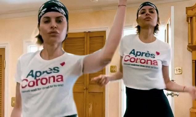 Lisa Rinna - Health - Lisa Rinna busts out her best dance moves in an Aprés Corona shirt - dailymail.co.uk