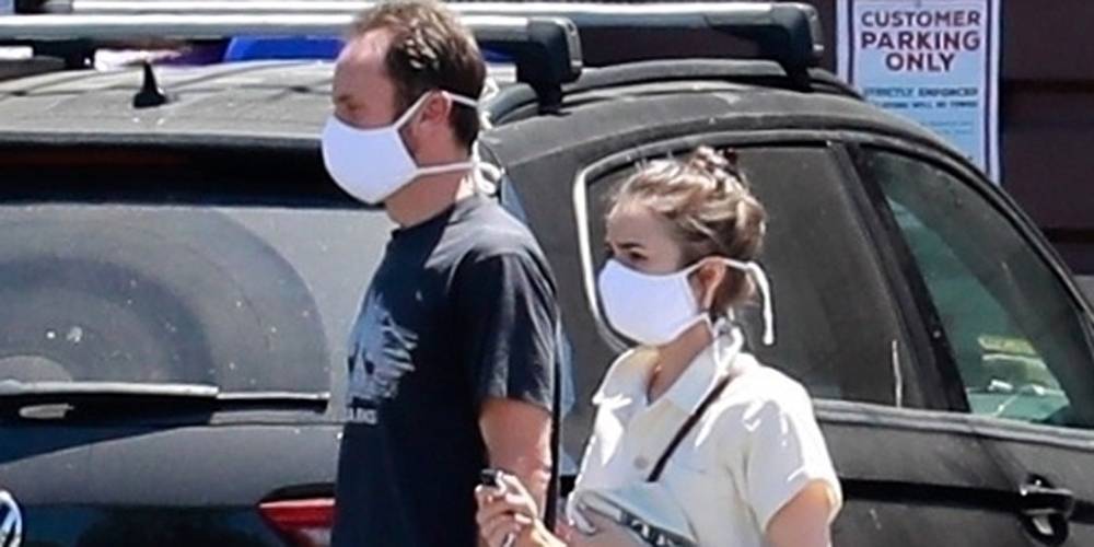 Lily Collins - Lily Collins & Boyfriend Charlie McDowell Head to the Market & Visit Family Amid Quarantine - justjared.com