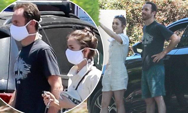 Phil Collins - Lily Collins - Lily Collins and beau Charlie McDowell mask up to grab groceries - dailymail.co.uk - city New York - Los Angeles - city Los Angeles
