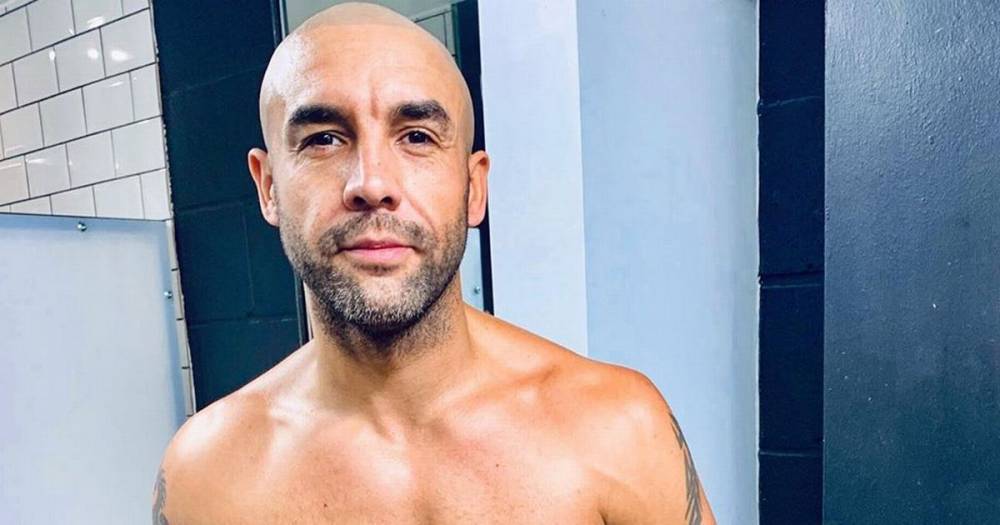 Alex Beresford - GMB's Alex Beresford strips shirtless to flaunt ripped body after marriage split - dailystar.co.uk - Britain