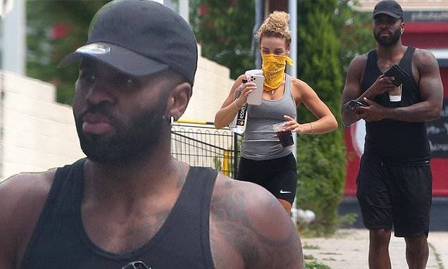 Jesse Lingard - Jason Derulo - Jason Derulo flaunts his bulging biceps during a coffee run with his girlfriend Jena Frumes - dailymail.co.uk - Los Angeles - city Los Angeles