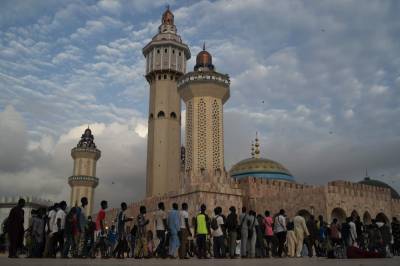 Tens of thousands attend Senegal pilgrimage despite COVID-19 - clickorlando.com - Senegal