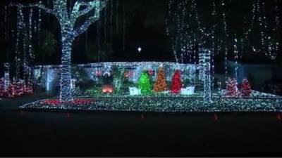 An Orlando - Lake Como - Orlando couple honors COVID-19 victims with 220k Christmas light display - fox29.com