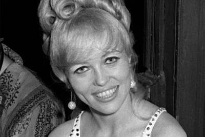 ‘Hair’ star Lynn Kellogg dead at 77, spurs COVID-19 warnings on Twitter - nypost.com - New York - state Missouri - county St. Louis - county Lynn