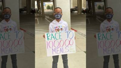 Kind-hearted 5th-grader doles out snacks, positive messages to 100,000 for Thanksgiving - fox29.com - state Texas - county Worth - city Fort Worth, state Texas