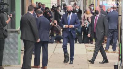 Joe Biden - Kevin Oconnor - Biden shows off walking boot on his injured foot - fox29.com - Germany - state Delaware - city Wilmington, state Delaware