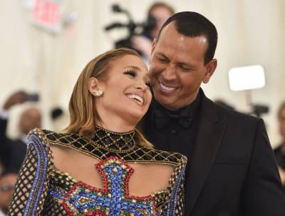 Jennifer Lopez - Goldie Hawn - Jennifer Lopez Reflects On Cancelling Italy Wedding, ‘It Was Really Sad’ - etcanada.com - Italy