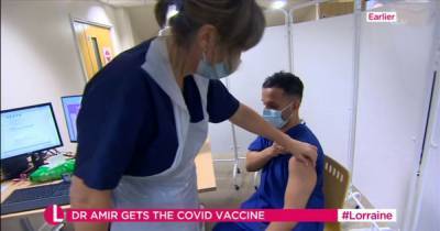 Lorraine Kelly - Ranvir Singh - Lorraine's Dr Amir Khan gets Covid vaccine live on air as nurse compliments his muscles - mirror.co.uk - county Bradford