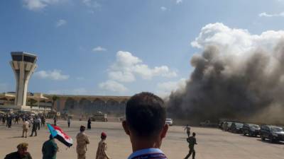 Explosion rocks Yemen airport in 'cowardly terrorist attack' as new Cabinet members land - fox29.com - Yemen