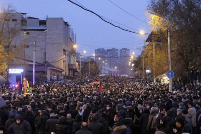Tens of thousands rally in Armenia demanding PMs resignation - clickorlando.com - Azerbaijan - Russia - Armenia - city Yerevan