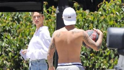 Justin Bieber - Hailey Baldwin - Hailey Baldwin Shoots Hoops With Shirtless Husband Justin Bieber After Utah Getaway — Pics - hollywoodlife.com - Los Angeles - state California - county Hill - state Utah - city Beverly Hills, state California