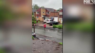 Justin Timberlake - Neighbors start ‘singin’ in the rain’ with socially distanced dance party - fox29.com