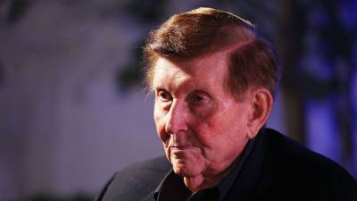 Sumner Redstone, media mogul and longtime top Viacom exec, dies at 97 - fox29.com - Cambodia - state California - county Hill - city Beverly Hills, state California