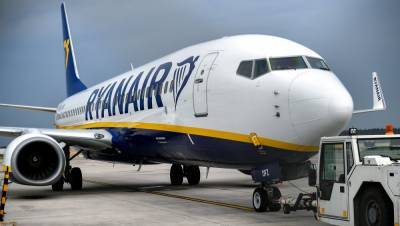 Ryanair passenger taken off flight after Covid-19 test text - rte.ie - Italy