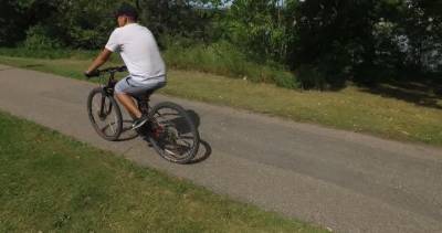 Saskatoon man bicycling for kids’ cancer fundraiser - globalnews.ca