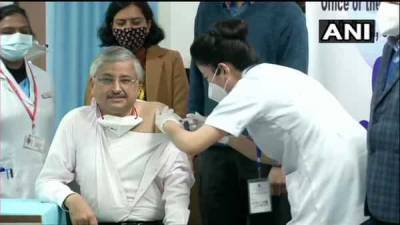 Randeep Guleria - AIIMS Director Dr Randeep Guleria receives Covid-19 vaccine in Delhi - livemint.com - India - city Delhi