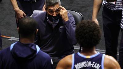 Jay Wright - No. 3 Villanova gets back on the floor after COVID-19 pauses - fox29.com - city Boston - state Connecticut