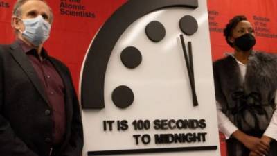 ‘Wake-up call’: Doomsday Clock remains at 100 seconds to midnight amid COVID-19 pandemic, political strife - fox29.com - Los Angeles - Soviet Union