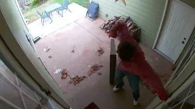 Tennessee mom barricades toddler in bathroom after man breaks through window, crawls into home - fox29.com - county Lake - state Tennessee