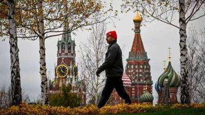 Covid-19: Moscow shuts down as Russia sees record virus cases, deaths - livemint.com - India - Russia - city Moscow