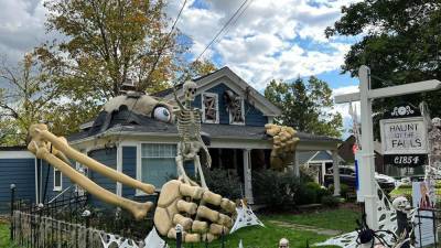 Massive Halloween skeleton as large as a house becomes viral sensation - fox29.com - state Ohio - county Falls