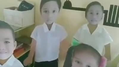 Philippine teacher uses life-size cutouts of students during COVID-19 school lockdown - fox29.com - Philippines - Los Angeles - city Manila