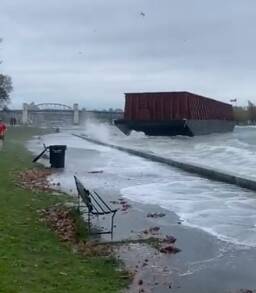 Barge crashes into Vancouver’s seawall as rainfall drenches southern B.C. - globalnews.ca - city Vancouver - city Downtown