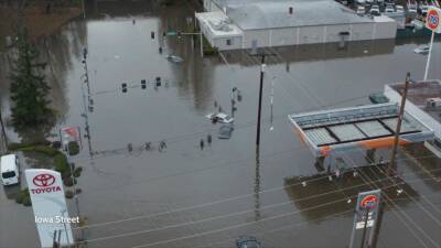 Jay Inslee - Flooding in Washington state: Hundreds displaced, portion of I-5 closed - fox29.com - Washington - state Washington - city Washington - state Oregon