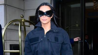 Kim Kardashian - Kim Kardashian helps fly Afghan women's youth soccer players to UK - fox29.com - New York - Britain - Pakistan - Afghanistan