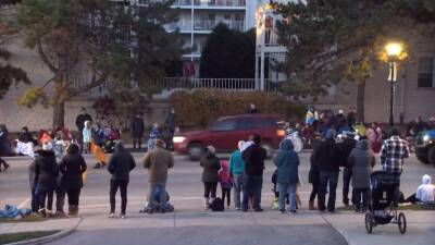 Waukesha Christmas parade, SUV plows into crowds; 5 dead, 40+ hurt - fox29.com - county Park - state Wisconsin - county Waukesha