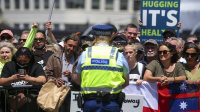 Jacinda Ardern - Thousands protest Covid restrictions in New Zealand - rte.ie - New Zealand